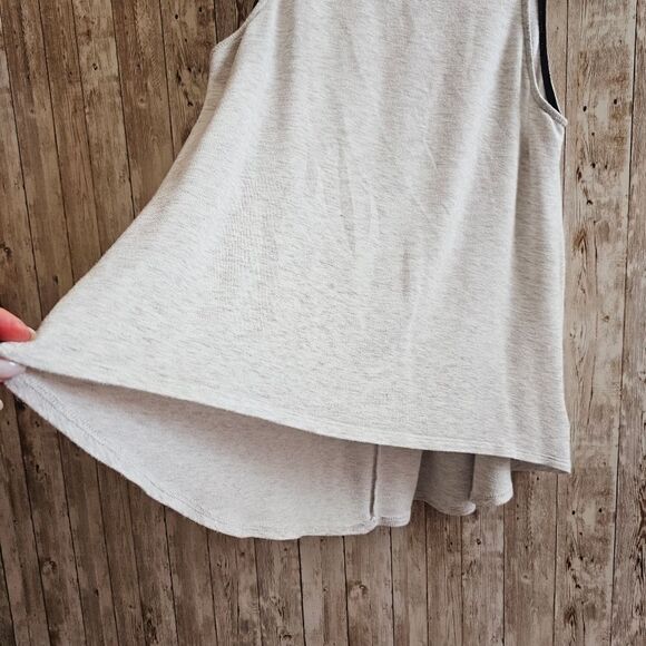 Guess active top - Picture 3 of 9